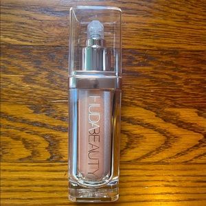 HUDABEAUTY N.Y.M.P.H. All over body highlighter in Luna. New in box, unused